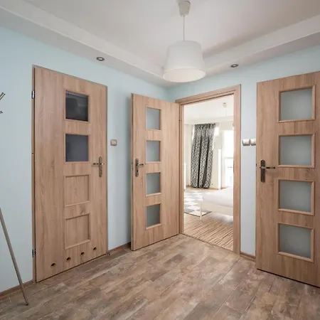 Krochmalna Red By Bookinghost *